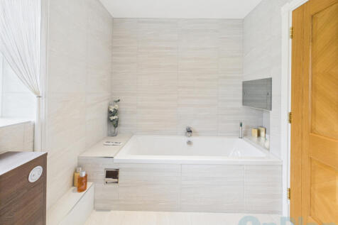 CAM04024G0-PR0030-STILL027