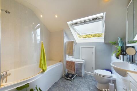 Cumberland Road, Acton, London, UK, W3 photo 3