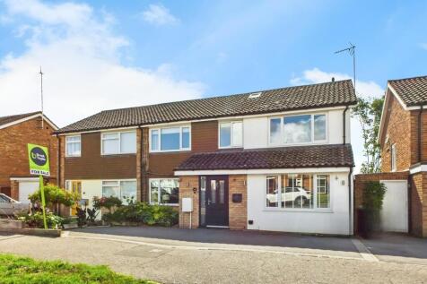 Horsham, RH13 - property photo