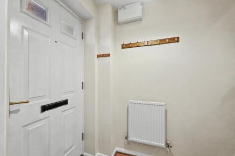 Colts Close, Burbage, LE10 photo 3