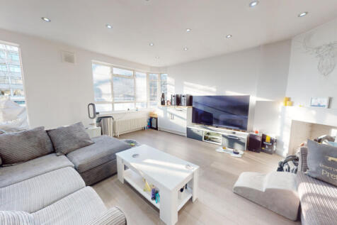 This lovely 3 bedroom Flat