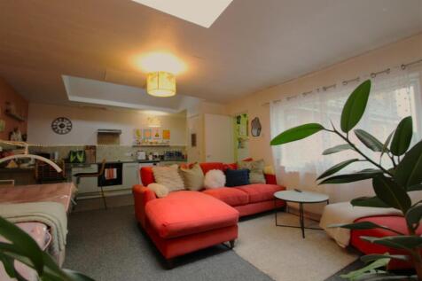 1-bed flat on Wickham Avenue, Bexhill-On-Sea, £800/mo