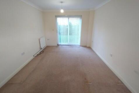 Lewis Court, Spalding, Lincolnshire photo 5