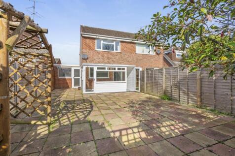 115 Rowland Way, HP19 7SP-11.jpg