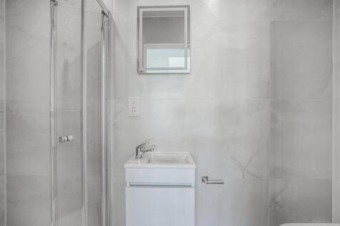 2A Hollycroft Avenue Wembley HA9 8LF - 001.jpg
