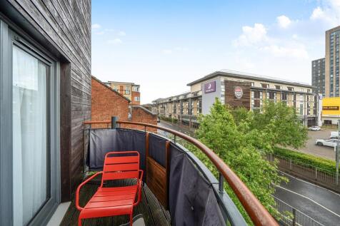 Fountain Court - Balcony 1.jpg