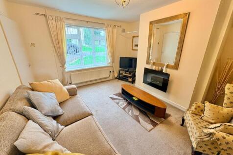 Local Avenue, Sherburn Hill, Durham photo 3