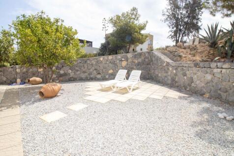 3-bedroom resale fully furnished semi-detached townhouse + communal pool + large terrace with sea views + walking distance to the beach Image 9999 25