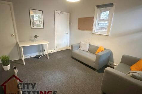 4-bed terraced on Gloucester Avenue, Lenton, £1,803/mo