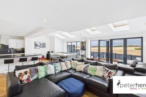 Open Plan Kitchen/Dining &amp; Family Area