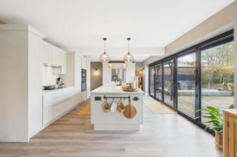 Kitchen: