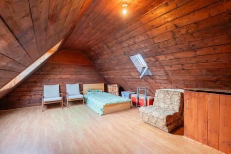 ATTIC ROOM 