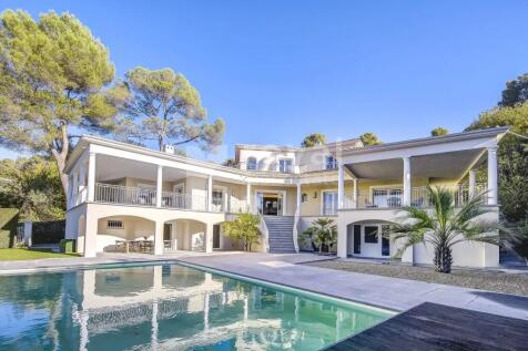 Refined exterior view luxury villa in a secure est