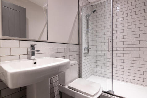 83TR Bathroom