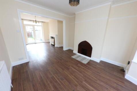 OPEN PLAN LOUNGE
