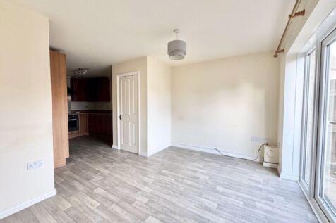 Lounge/ diner to kitchen