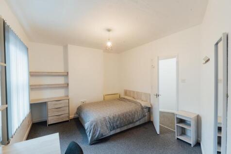 2-bed flat on Ashby Square, Loughborough, £1,387/mo