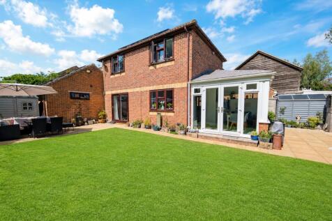 9 Rookwood Close - Back Shot.jpg