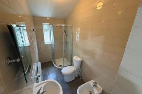 Lansbury Avenue, Feltham, TW14 photo 5