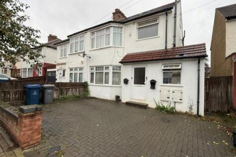 2-bed flat on Manor Road, Harrow, Middlesex, HA1 2OG, £1,700/mo
