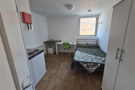 Flat in BH1 3BT