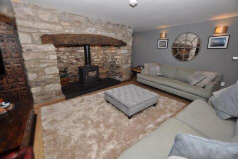 Open plan lounge/dining/family room