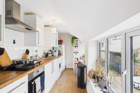 Trinity Lane, Cheltenham, GL52 2NT  photo 3