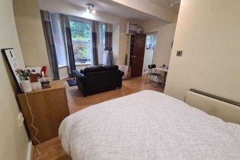 A spacious and well-maintained master bedroom f...