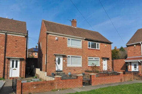 2-bed semi-detached on Clovelly Road, Sunderland, £675/mo