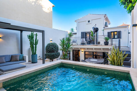 Luxury townhouse with pool in Palma