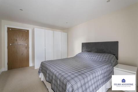 Bedroom 1.jpg