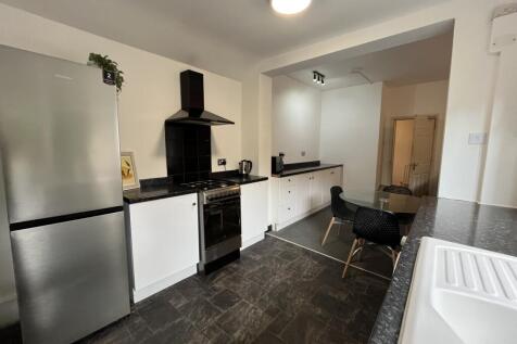 Decked Bar // Luxury // West End // August 2027 photo 3