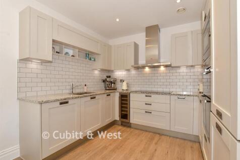 Kitchen/ Dining Room