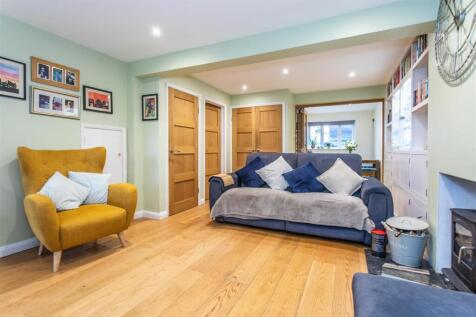 2 Winterbourne Close18.jpg