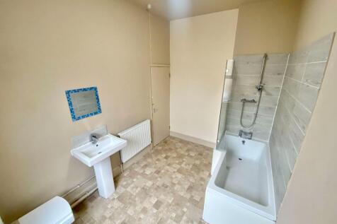 Belvoir Road, Coalville, LE67 photo 4