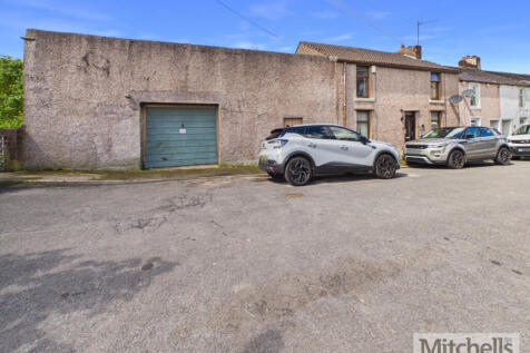 3 bed end-terrace house for sale Dyke Nook, Frizi