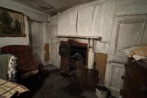 SECONDARY KITCHEN/LIVING ROOM