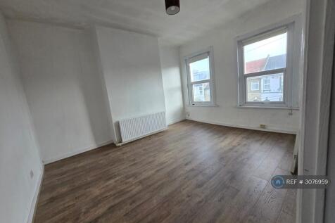 Selwyn Road, London, E13 photo 4