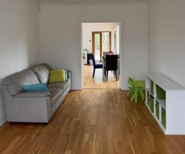 Oakwood Avenue, Southgate, Enfield photo 3