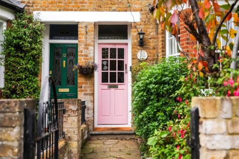Hampton, TW12 - property photo