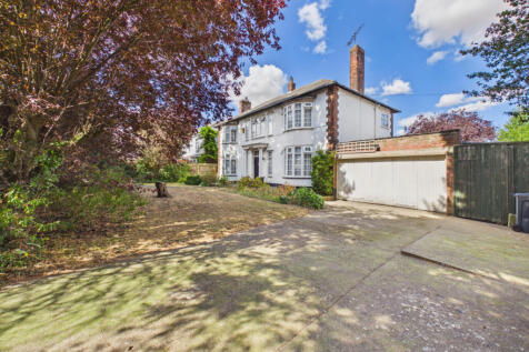 4 Bedroom Detached House - For Sale