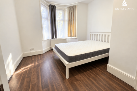 2-bed flat on First Floor Flat, Asplins Road, Tottenham, Haringey, London, £2,000/mo