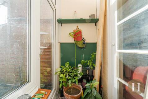 Hadleigh Estate Agents-24.jpg