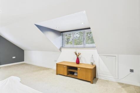 CAM03729G0-PR0082-STILL030