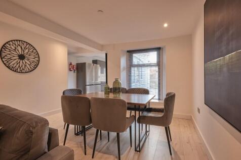 Flat 2, 17 Woodlands Terrace, Swansea, Wales, SA1 photo 3