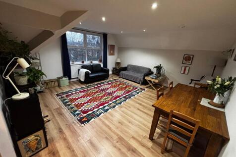 Bright, well-presented living room with wooden ...