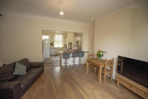 33 mooroakes road lounge.jpg