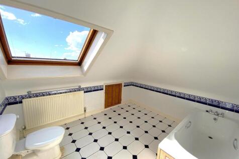 1 Grazebrook Close - Bath1.jpg