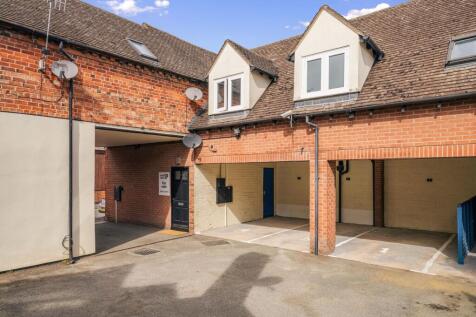 Coach House &amp; Car Port