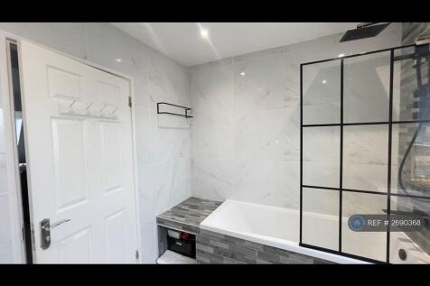 Room 1 Shared Bathroom With Room 4